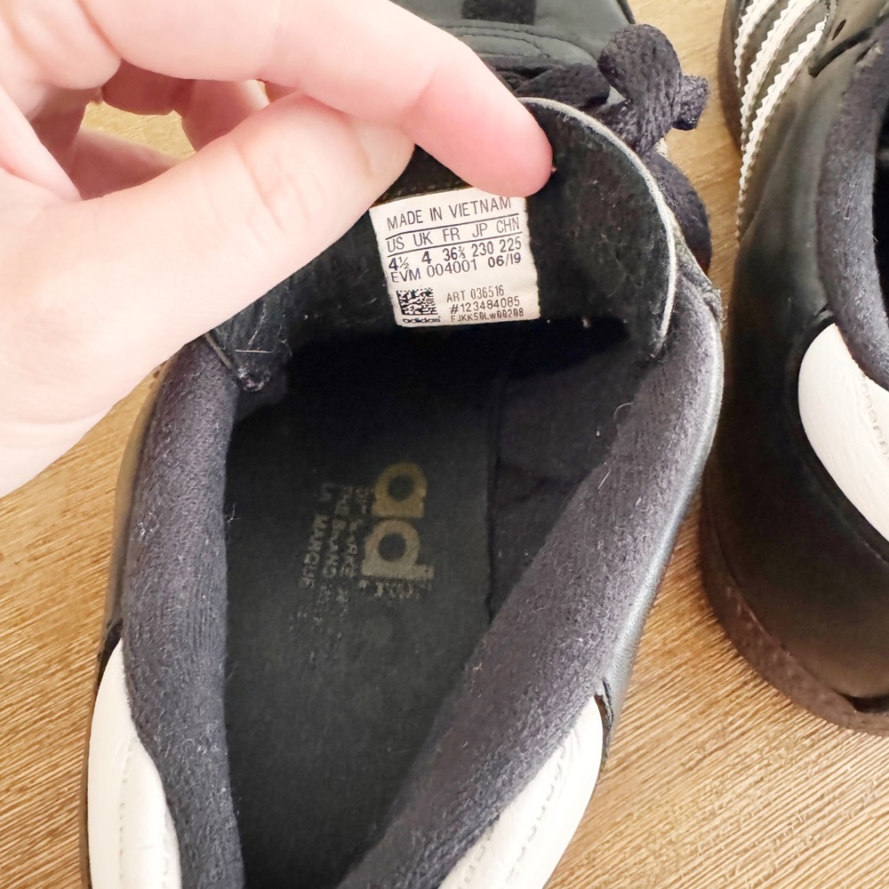 Adidas Samba Black & White Classic Sneakers 4.5 Youth - Picture 7 of 8